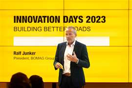 O presidente da Bomag, Ralf Junker, se apresenta no Bomag’s Innovation Days