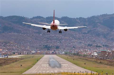 En materia de aeropuertos destacan dos grandes proyectos. Las obras del Aeropuerto Chinchero en el Cusco y la modernización del Jorge Chávez en Lima.