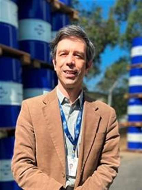 Erick Rodrigues é Coordenador da Qualidade e Meio Ambiente da FUCHS, maior fabricante independente de lubrificantes e produtos relacionados do mundo.