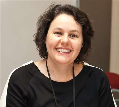 Laura Marcelini, diretora técnica da ABRAMAT