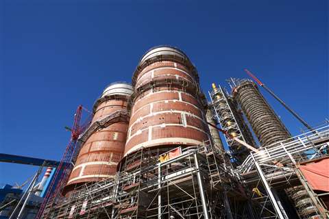 Los grandes silos del proyecto MAPA requirieron más de 100 toneladas de soldaduras para su fabricación.