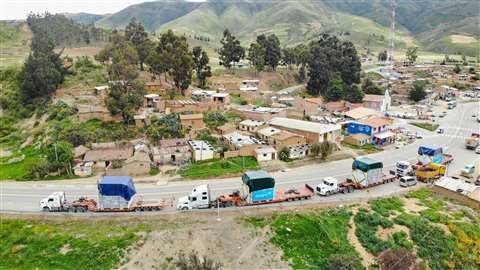 Un total de ocho amortiguadores de desvío de 495 x 470 x 465 cm fueron transportados desde Chile a Bolivia